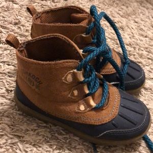 Oshkosh boots toddler size 8